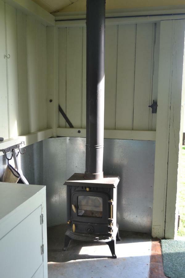 Shepherd'S Hut Blandford Forum Exterior photo